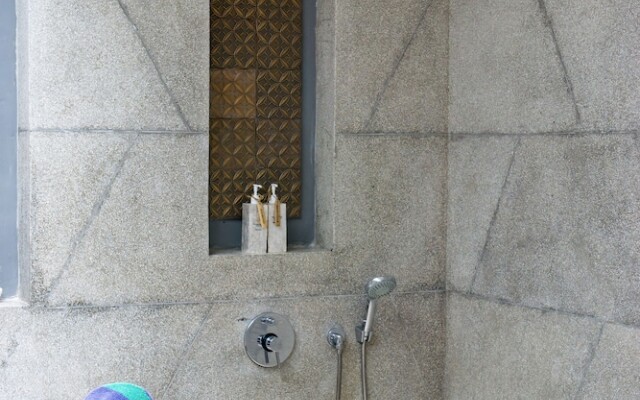 Wonderful Oceanfront 3 Br Villa in Seminyak