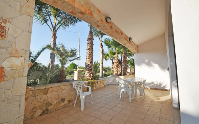 Villa Magnolia 1 Sleeps 8 Close to the sea