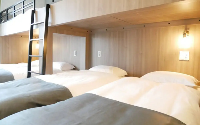 7 Rooms Hotel & Cafe