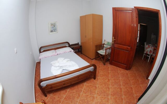Tiku's Apartments