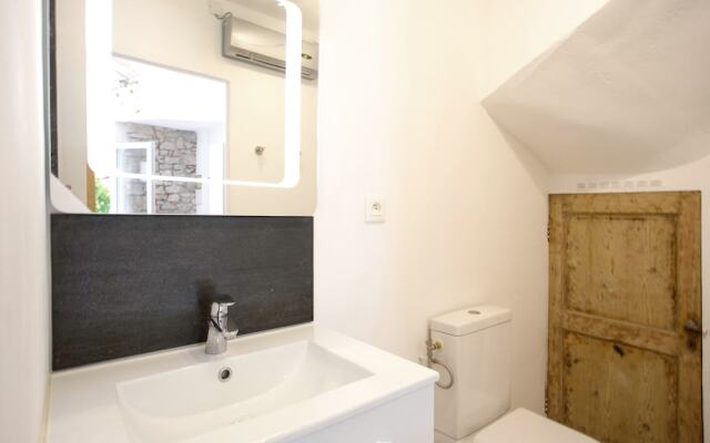 GregBnb - Mur en pierre - Terrasse + parking privé