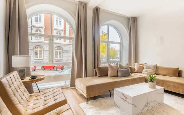 Sanders Noble - Fantastic 5-bdr Apt in the Capital