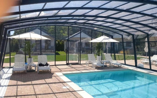 Holiday Homes With Pool and Jacuzzi