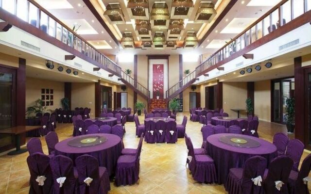 Maple Palace Hotel