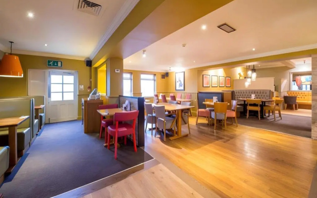 Premier Inn St. Neots - Colmworth Park