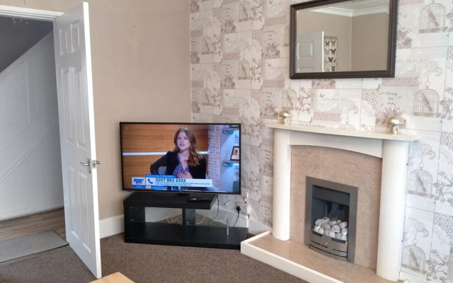 The Nest, an Immaculate 3-bed House in Walsall