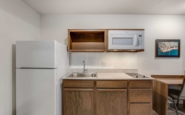 WoodSpring Suites Detroit Farmington Hills