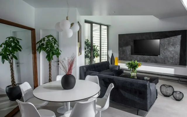 Made By The Sea Villas 21 Bdrm