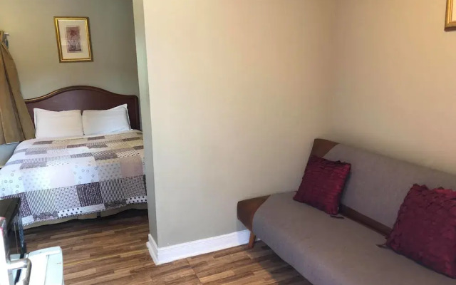 Niagara Inn & Suites