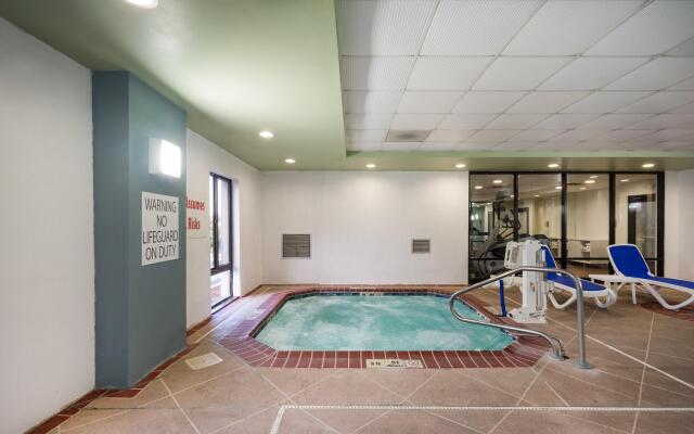 Holiday Inn Express Hotel & Suites Louisville East, an IHG Hotel