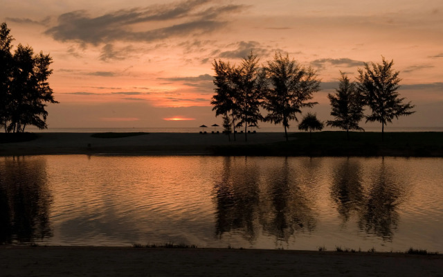 Wanakarn Beach Resort & Spa