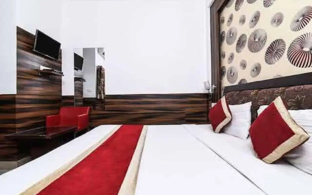 Pathway KDSON at Airport