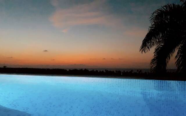 Modern 7 Bedrooms Villa on Private Beach Access