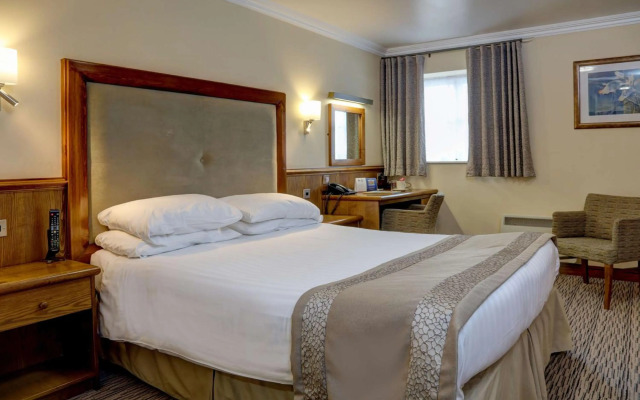 Best Western Plus Pastures Hotel