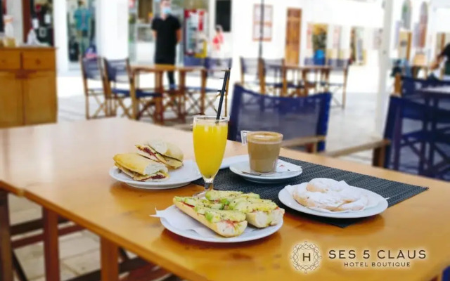 Hotel Ses 5 Claus