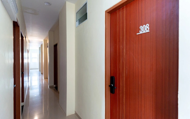 RedDoorz Plus @ Komplek ABC Batu Aji Batam