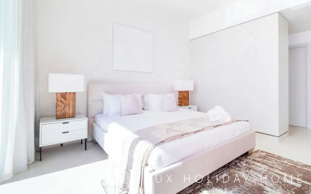 LUX  Luxury Sunrise Beachfront Suite 1