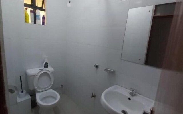 Lux Suites Nataliz Apartments Utawala