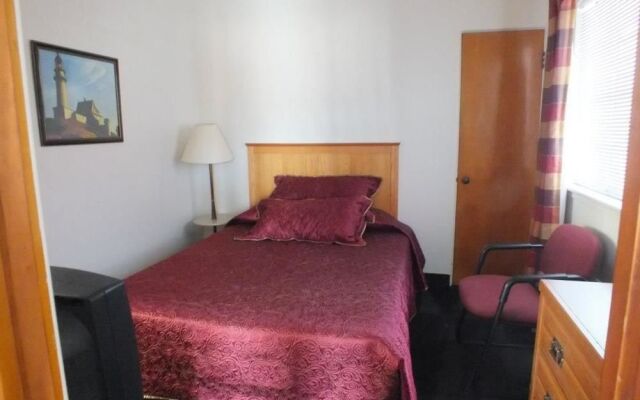 Little Riverside Motel & Marina