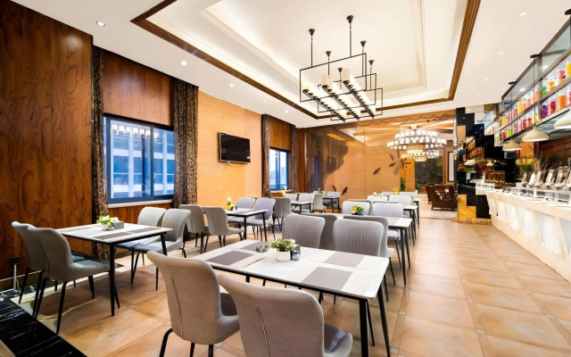 Guzi Celebrity First Hotel (Wenjiang University Town)