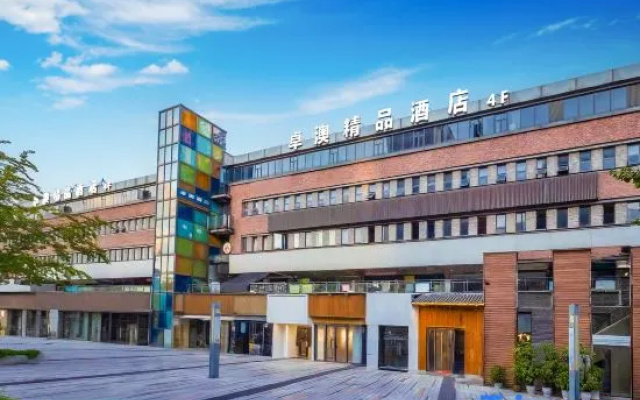Zhuao Boutique Hotel (Chongqing Jinkai Avenue Yuanyang Light Rail Station Branch)