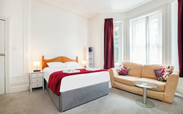 OYO The Lodge Bournemouth