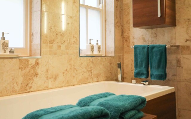 Lovely 2 Bed Flat in Warren Street