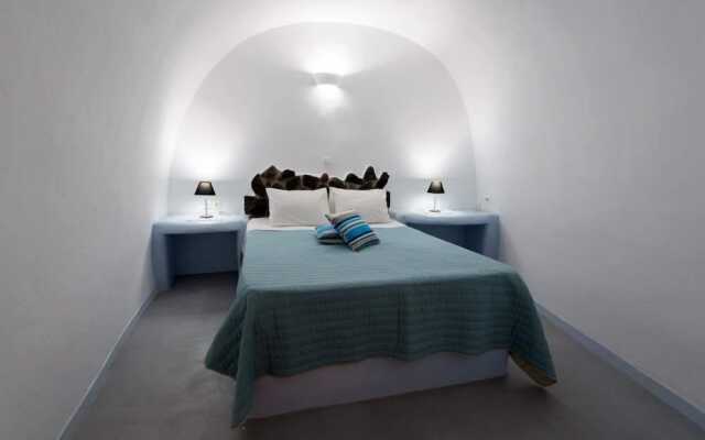 Fira White Residence
