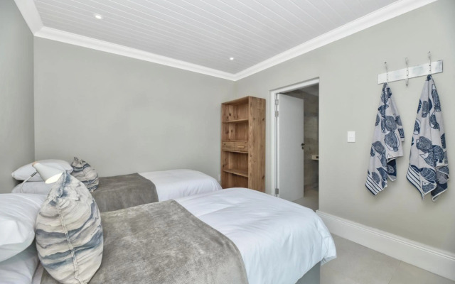 Spring Tide on 28 Main Struisbaai