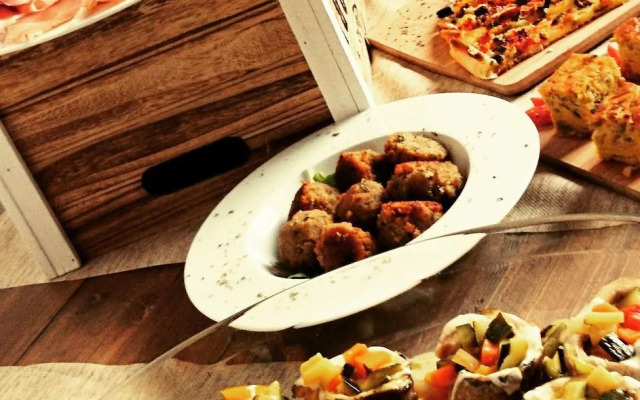 Smart Rooms & Restaurant