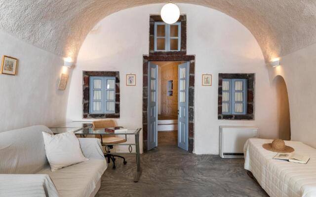 Andreas Cultural Cave House in Imerovigli, Santorini