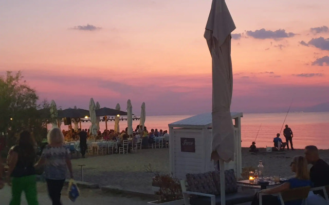 Eantos Studios and Suites