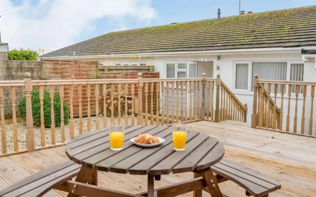 3-bed 5-6 Berth Modernised Bungalow!
