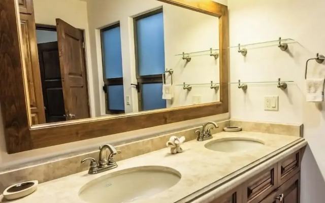 Cabo Hacienda w/ Private Pool & Rooftop Terrace!