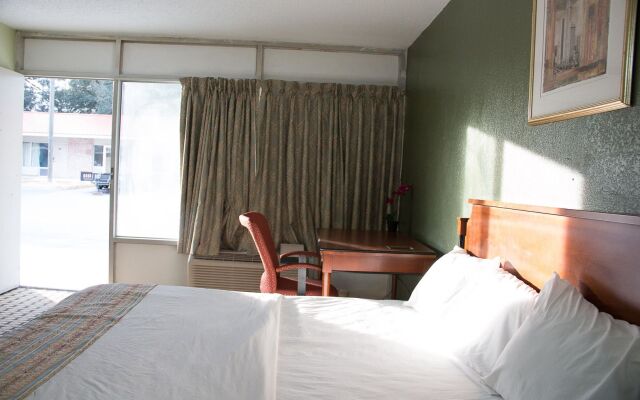 Cocomo Inn and Suites