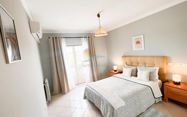 Oura Praia Hotel And Apartments