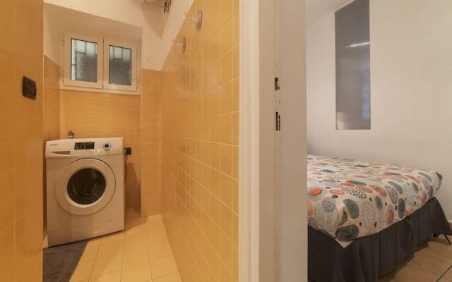 Colosseo Modern Apartment