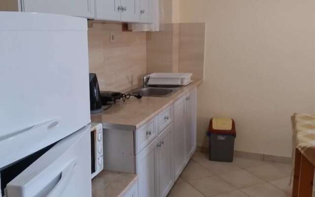 Apart-Hotel Llazari