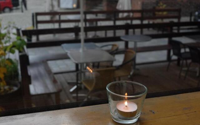 Academus - Cafe/Pub & Guest House