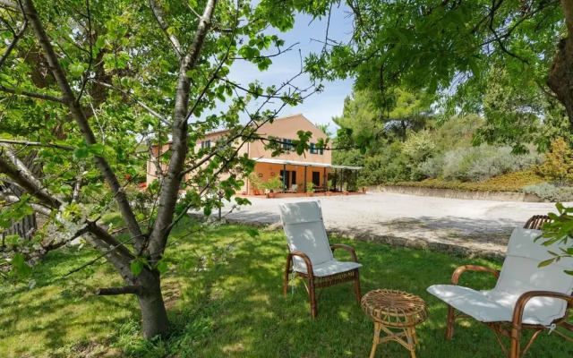 Traditional Villa in Varano With Private Garden