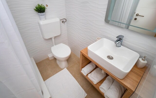 Awesome Apartment in Banjol With Wifi and 2 Bedrooms