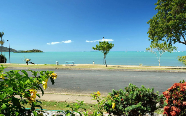 Whitsunday Waterfront Apartments