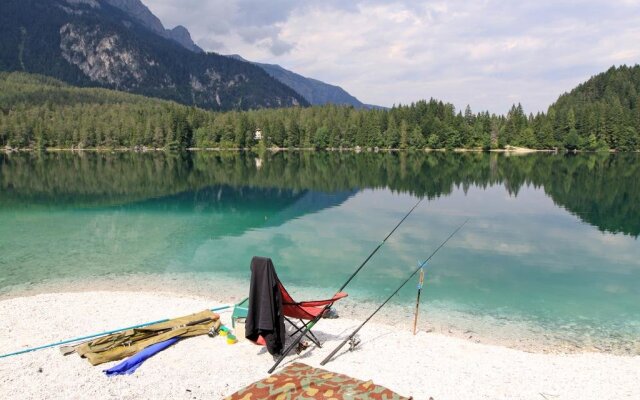 Chalet Tovel - Mountain Lake