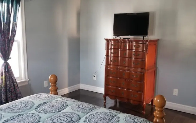 2 Bed Rooms Shared Brooklyn Apartment