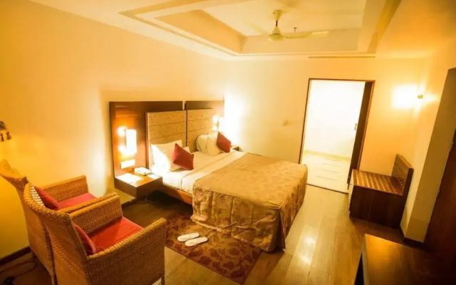 Hotel Devaragam