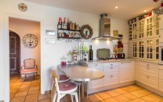 Luxurious Villa With Internet and Private Swimming Pool, Near Grasse