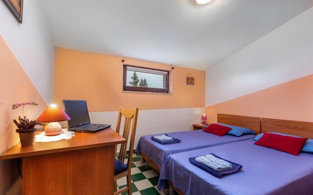 Beautiful Home in Vinkuran With Wifi and 2 Bedrooms