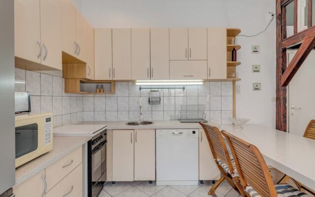 Spacious Apartment w Three Balconies and Parking