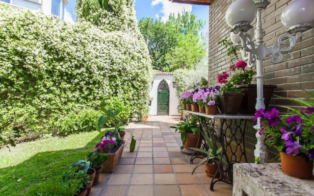 Velazquez Manor House
