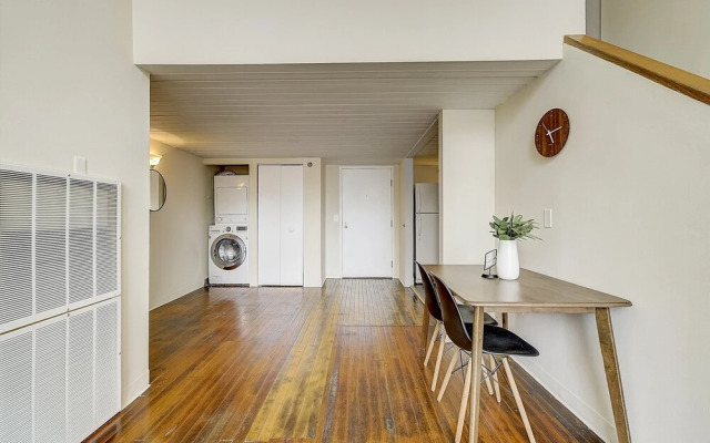 FRONTDESK The Cosmopolitan Apts Philadelphia